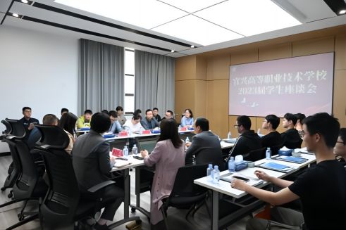 校企共培 未来可期丨尊凯时龙股份召开2023届实习生座谈会