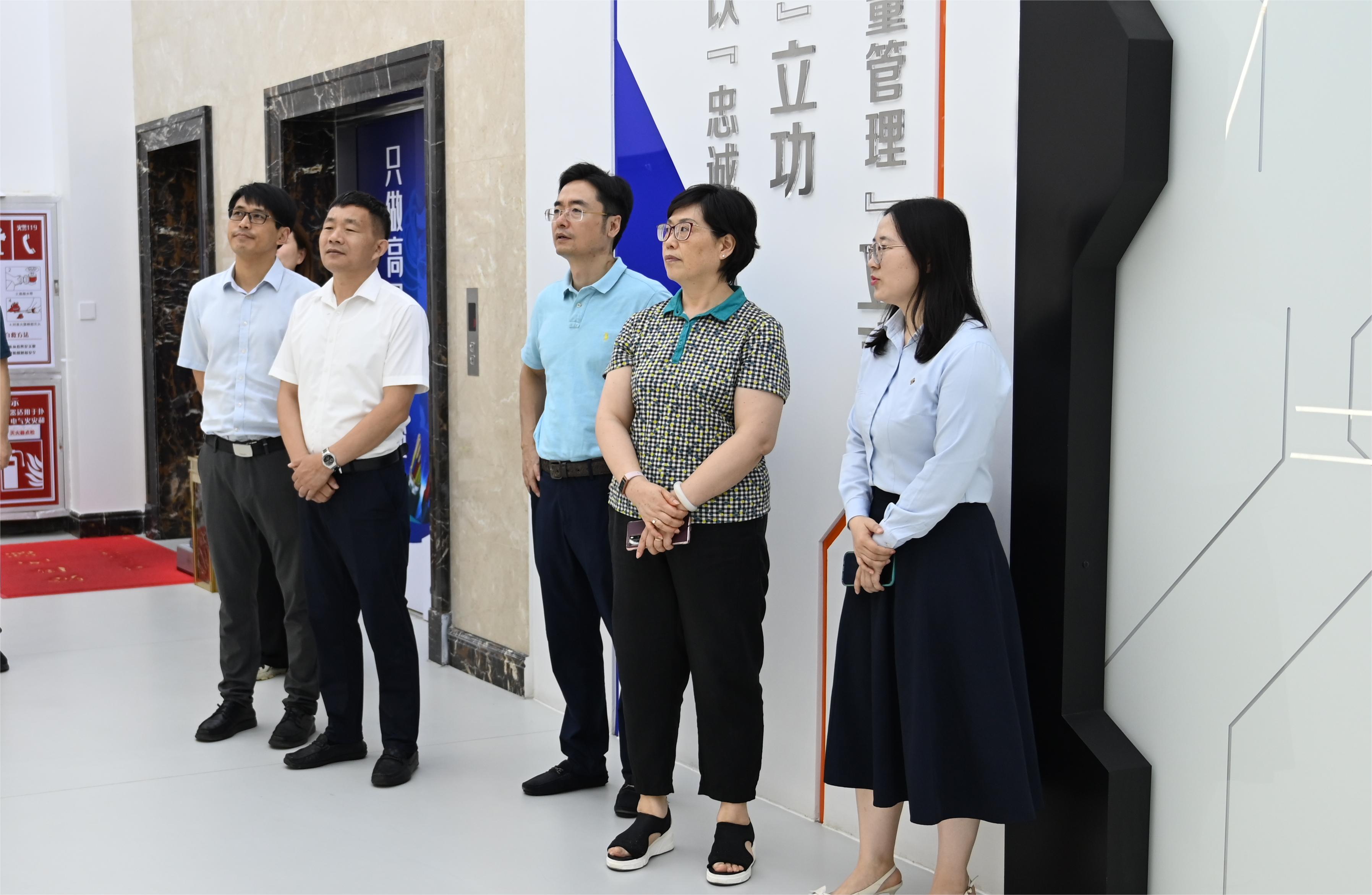 无锡市科协调研尊凯时龙股份科技建设事情