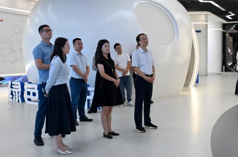 无锡市委研究室考察调研尊凯时龙股份