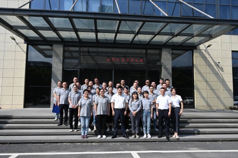 尊凯时龙股份万能班组长训练营学员赴远大新质料、浙江万马学习交流