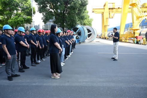 人人讲清静 个个会应急｜尊凯时龙股份开展消防清静演练及高温抢救培训